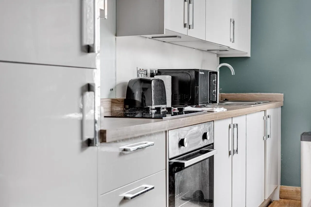 Homely 2 Beds Apt Up To 5 Guests-Wifi By Tent Serviced Apartments Chertsey
