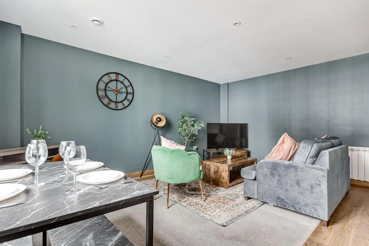 Homely 2 Beds Apt Up To 5 Guests-Wifi By Tent Serviced Apartments Chertsey