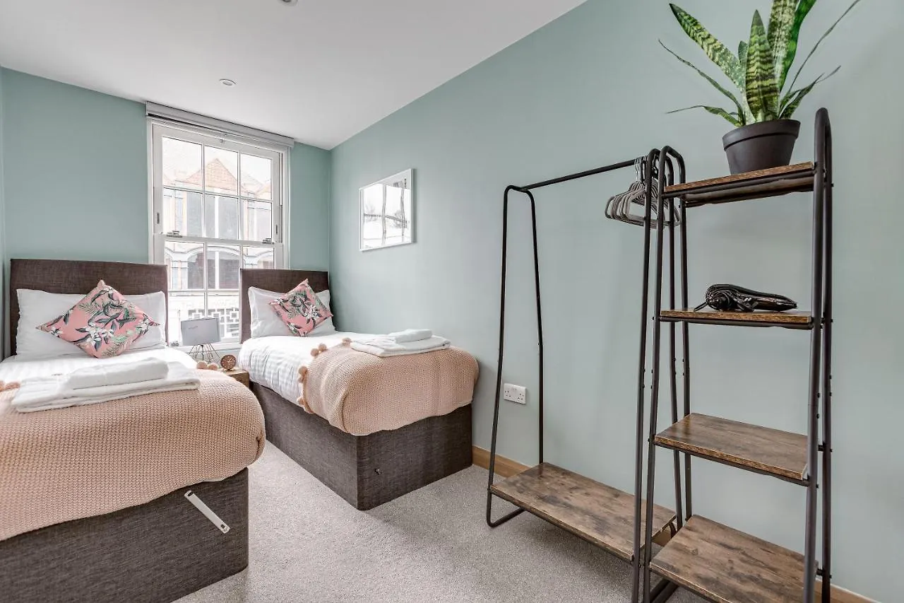 Homely 2 Beds Apt Up To 5 Guests-Wifi By Tent Serviced Apartments Chertsey United Kingdom