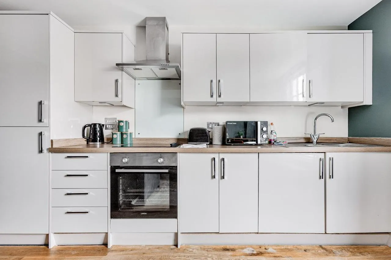 Homely 2 Beds Apt Up To 5 Guests-Wifi By Tent Serviced Apartments Chertsey