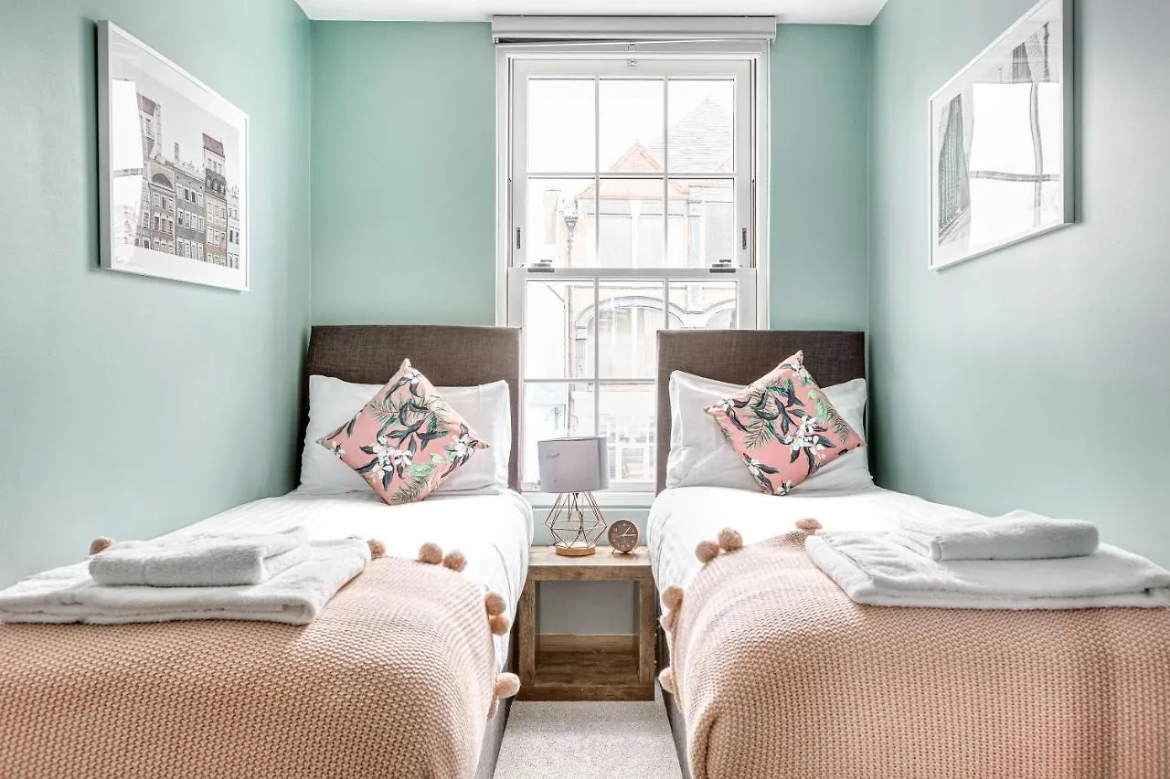 Homely 2 Beds Apt Up To 5 Guests-Wifi By Tent Serviced Apartments Chertsey 0*,  United Kingdom