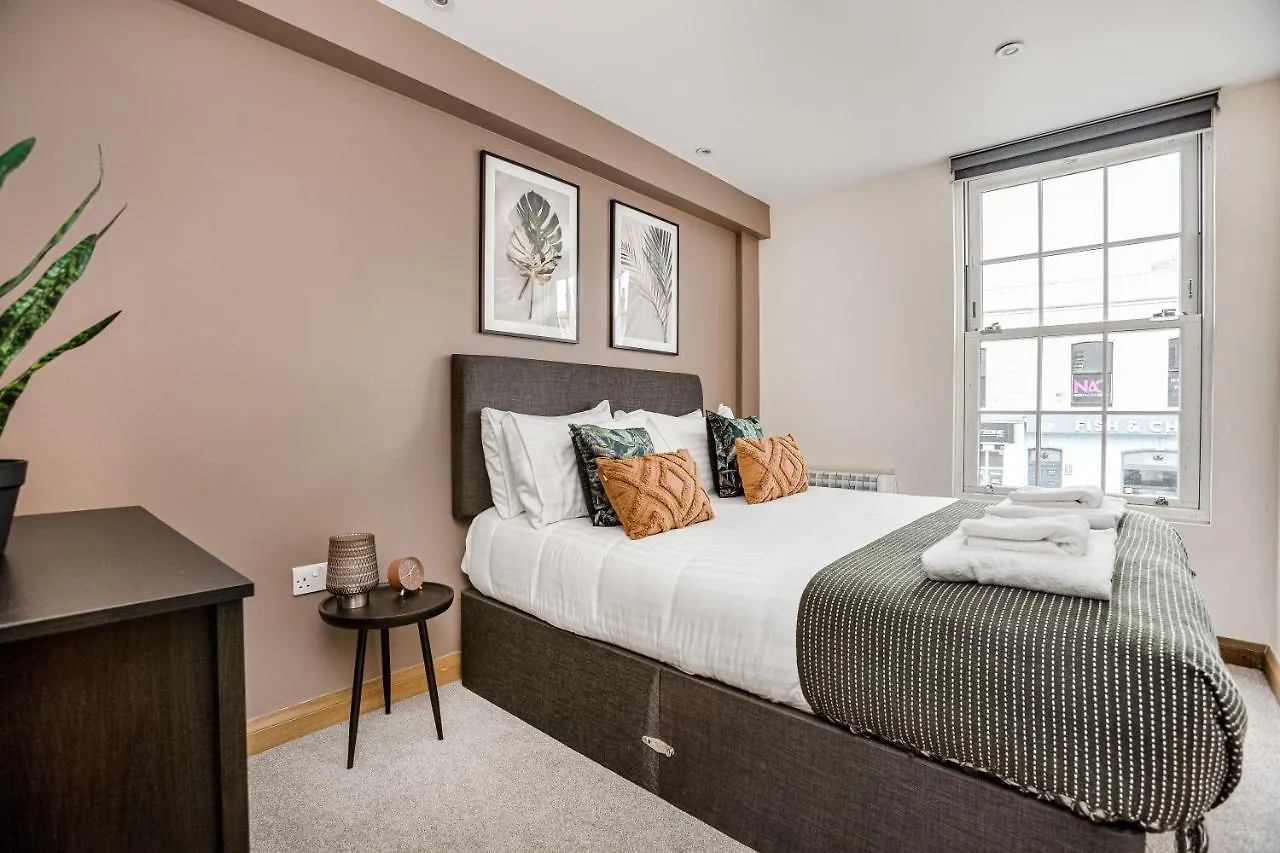 Homely 2 Beds Apt Up To 5 Guests-Wifi By Tent Serviced Apartments Chertsey